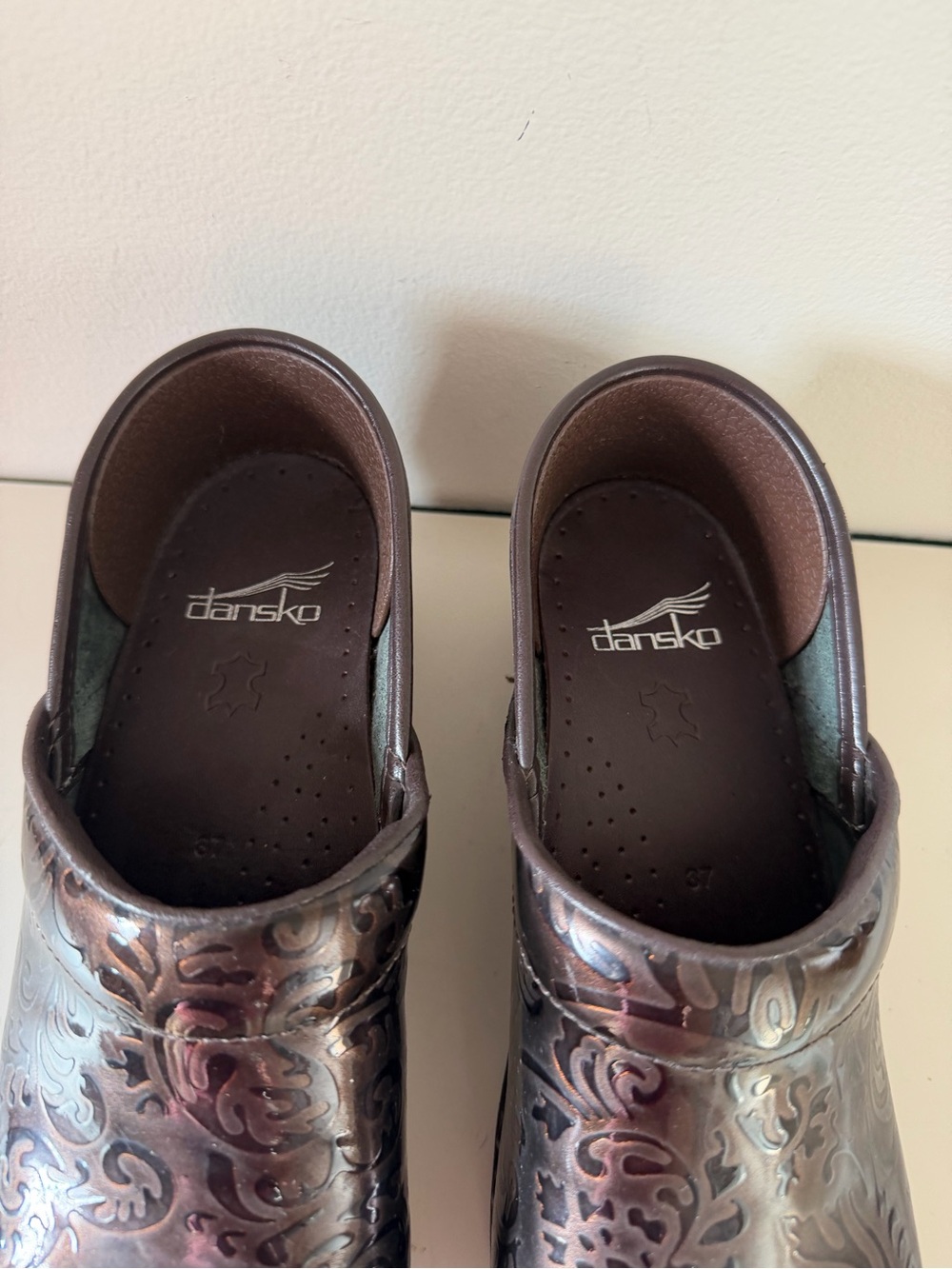 Dansko Women’s Embossed Metallic‎ Brown Clogs. Sz 37 (6.5-7) - Picture 11 of 12